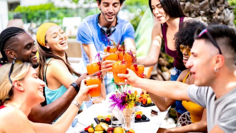 Tips For Organizing a Cocktail Party at Home