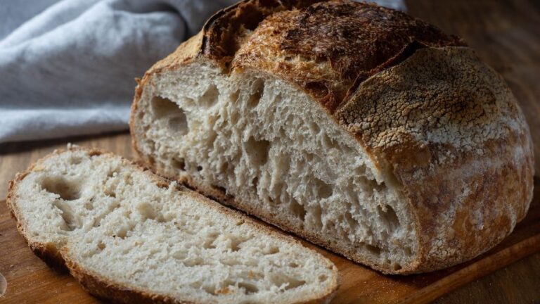 The Difference Between Sourdough and Regular Bread